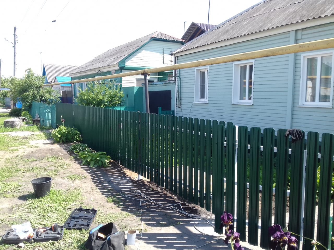 Комбинированный забор 25м штакетник и профлист, ворота, калитка фото в Липецке