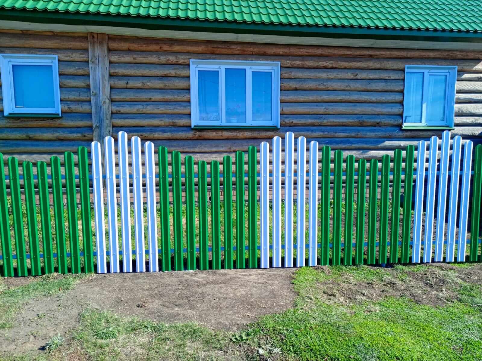 Забор из штакетника 18м в двух цветах RAL9003 Белый + RAL6029 Зеленая Мята в Липецке