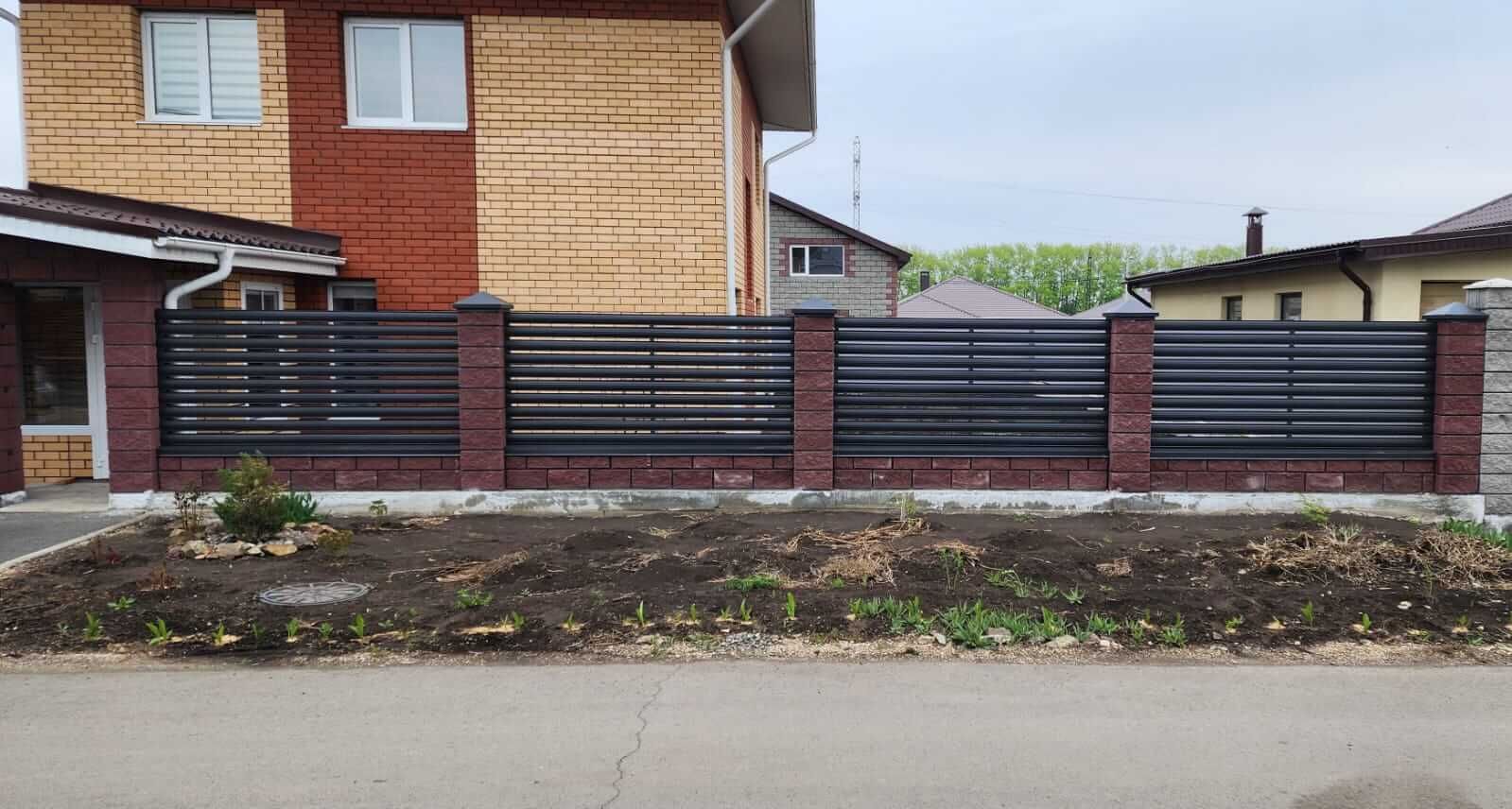 Забор-ранчо из штакетника 21м RAL7024/7024 Серый Графит МАТТЕ фото 8 в Липецке