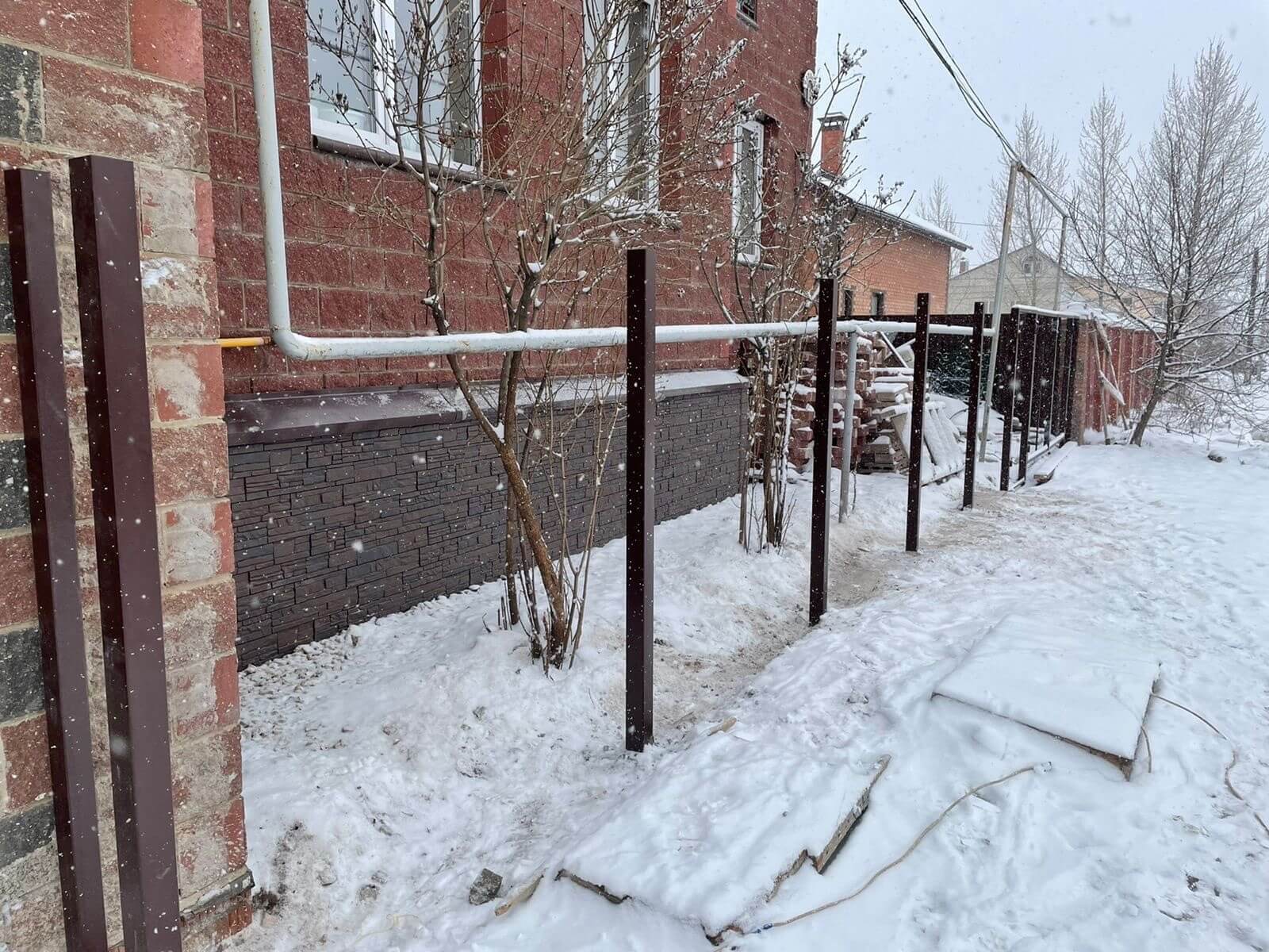 Забор из ламелей еврожалюзи 38м RAL8017/8017 Шоколад двусторонний фото 2 в Липецке