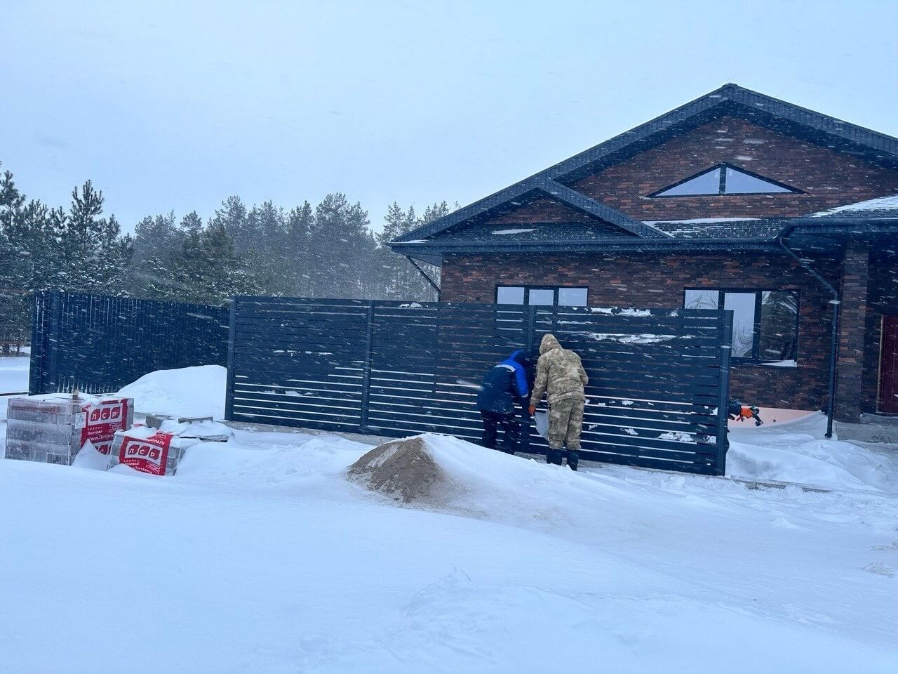 Забор-ранчо из металлопланкена 26м RAL7024 Серый Графит МАТТЕ фото 1 в Липецке