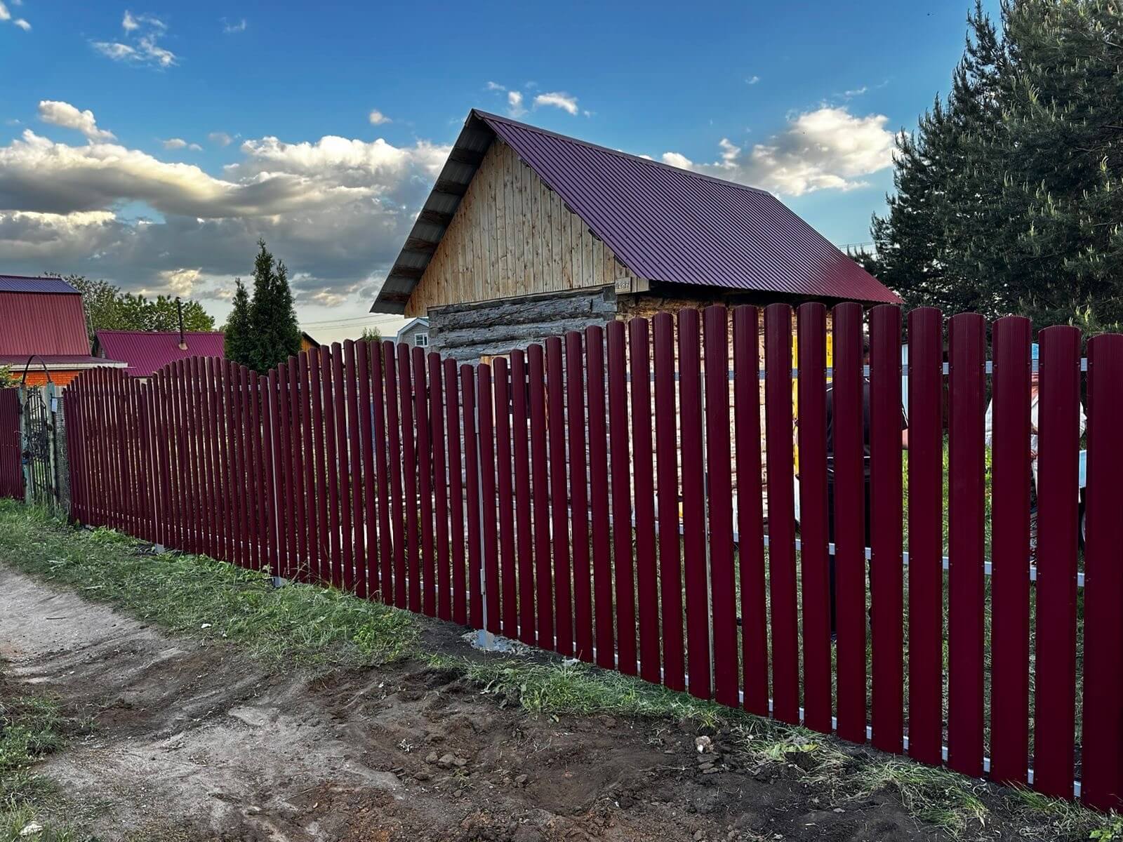 Забор из евроштакетника 28м RAL3005 Красное Вино фото 2 в Липецке