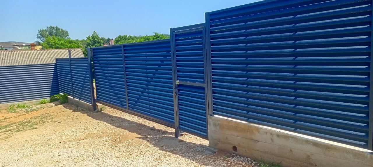 Забор-жалюзи из ламелей Еврожалюзи 53м RAL7024 Серый Графит МАТТЕ фото 15 в Липецке