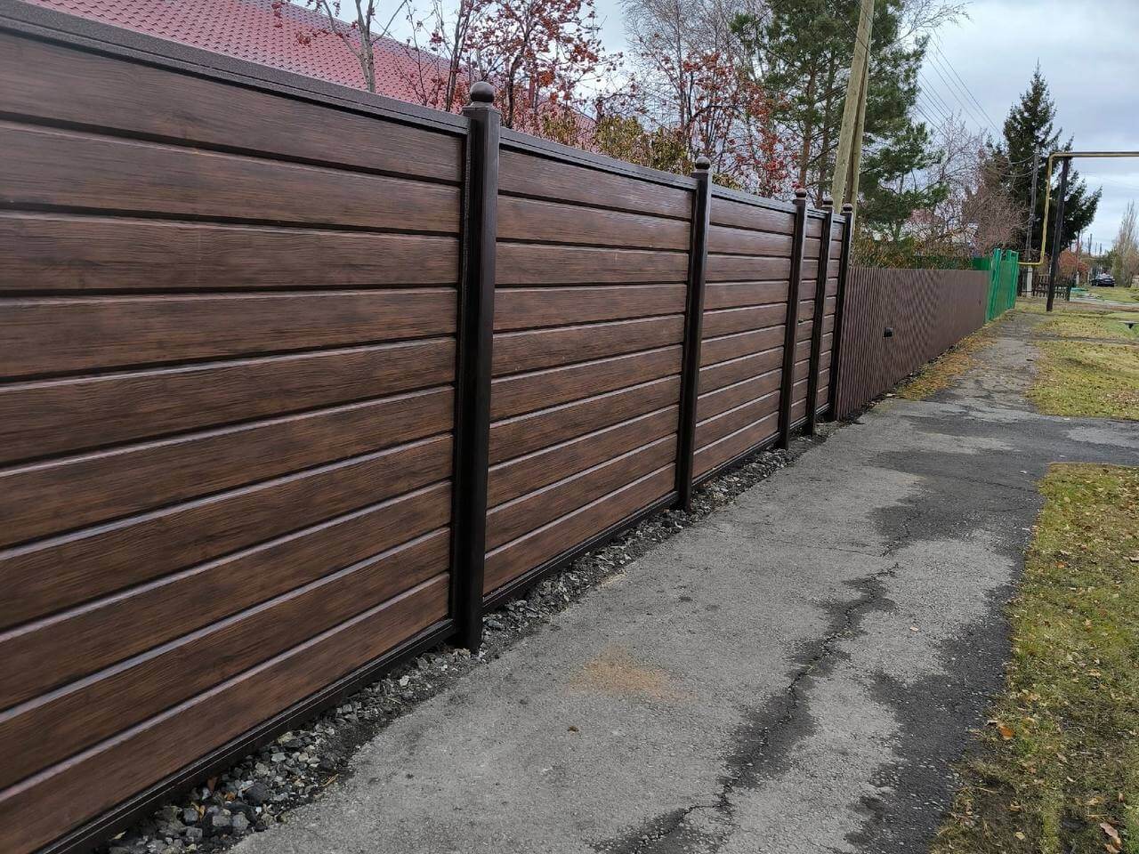 Забор из металлосайдинга Евро-Брус 46м Античное Дерево Принтек фото 1 в Липецке