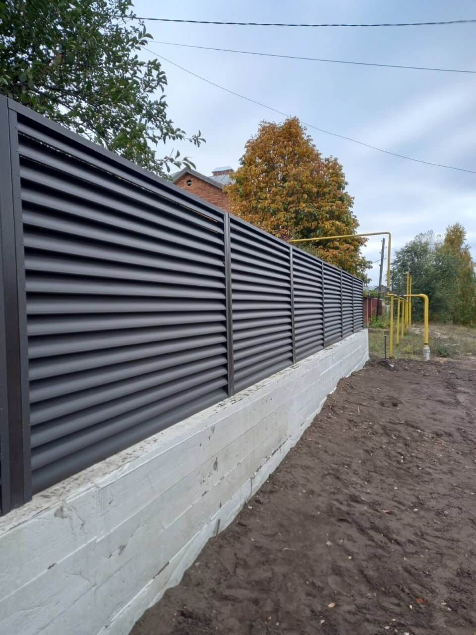 Забор из ламелей еврожалюзи 34м RAL8019/8019 Темный Шоколад двусторонний МАТТЕ в Липецке