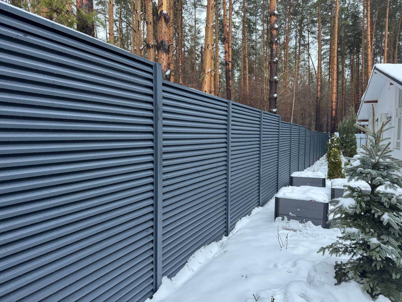Забор-жалюзи из ламелей ЭКО-Z-US 54м RAL7024/7024 Серый Графит двусторонний МАТТЕ в Липецке