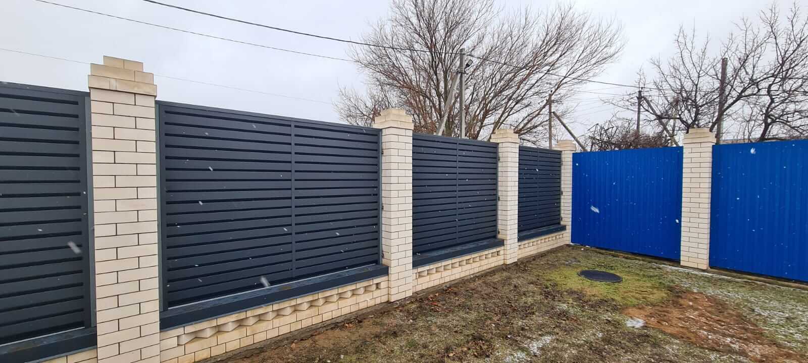 Забор-жалюзи из ламелей Хай-Тек 23м RAL7024/7024 Серый Графит двусторонний МАТТЕ фото 6 в Липецке