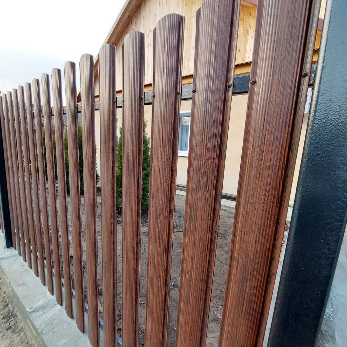 Забор из евроштакетника 13м Античный Дуб SteelArt двусторонний в Липецке