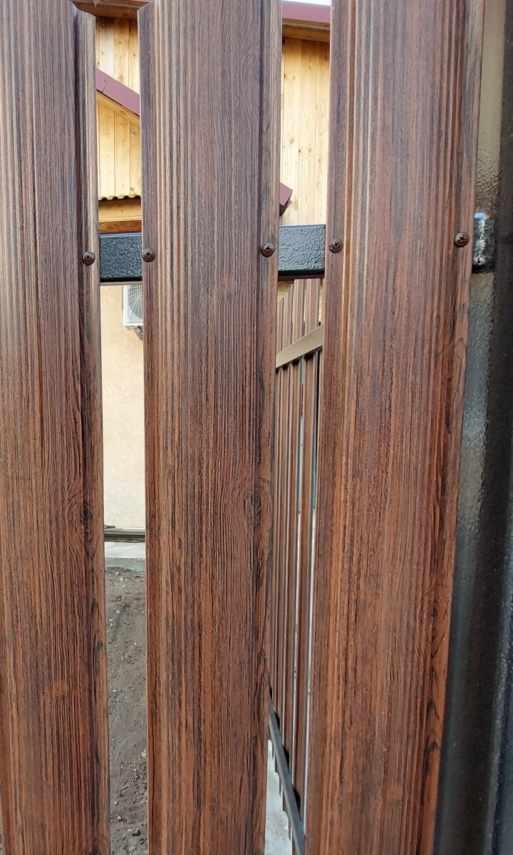 Забор из евроштакетника 13м Античный Дуб SteelArt двусторонний фото 1 в Липецке