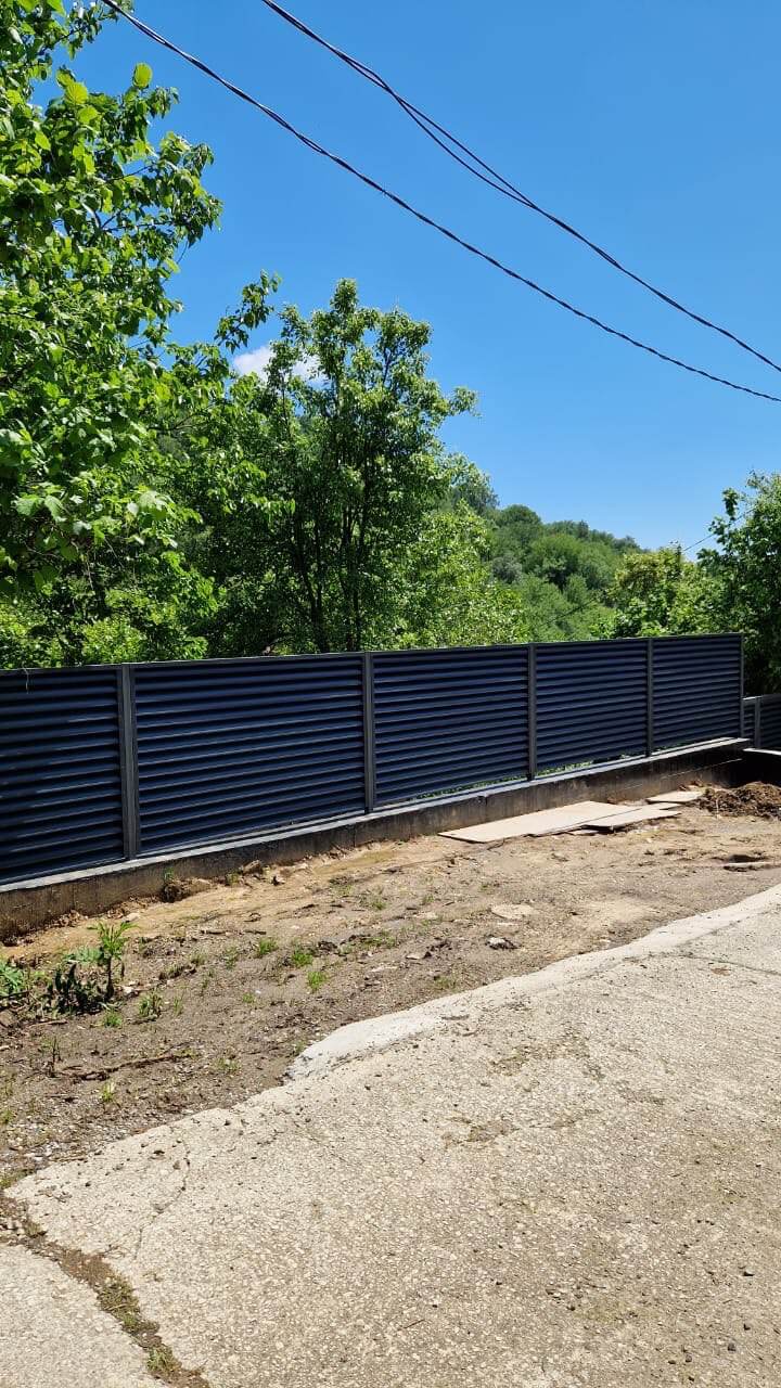 Забор-жалюзи из ламелей еврожалюзи 23м RAL7024/7024 Серый Графит двусторонний МАТТЕ фото 2 в Липецке