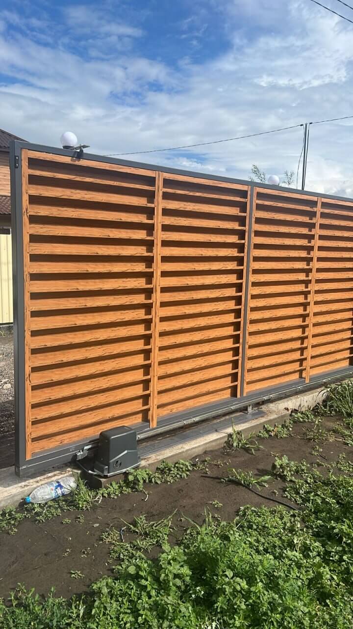 Забор-жалюзи из ламелей Хай-Тек 57м Кипарис 2xPrintech двусторонний фото 1 в Липецке