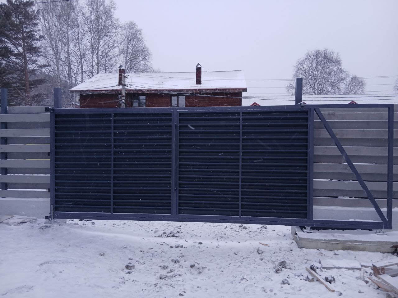 Входная группа из ламелей Хай-Тек RAL7024/7024 Серый Графит двусторонний МАТТЕ фото 17 в Липецке