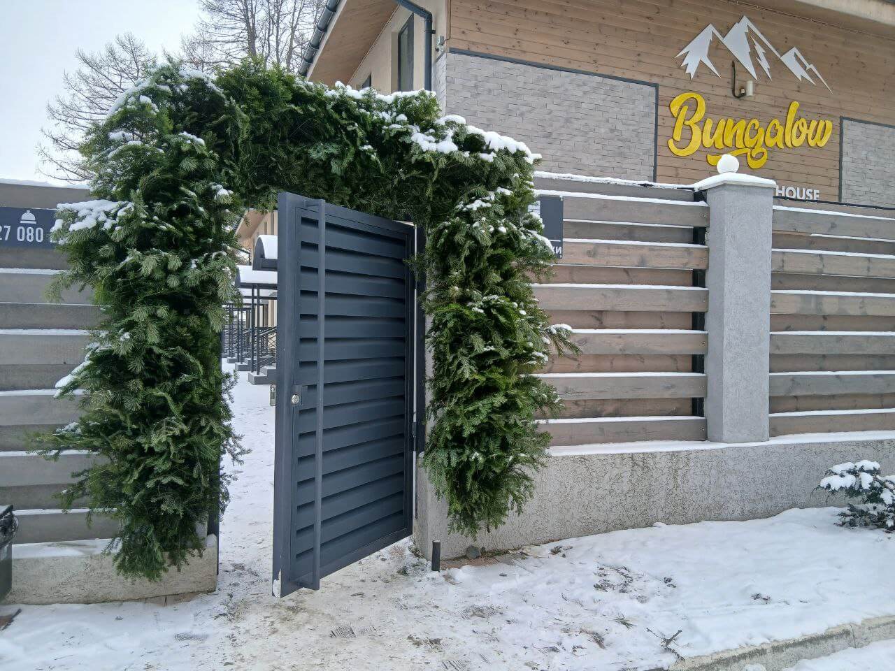 Входная группа из ламелей Хай-Тек RAL7024/7024 Серый Графит двусторонний МАТТЕ фото 15 в Липецке