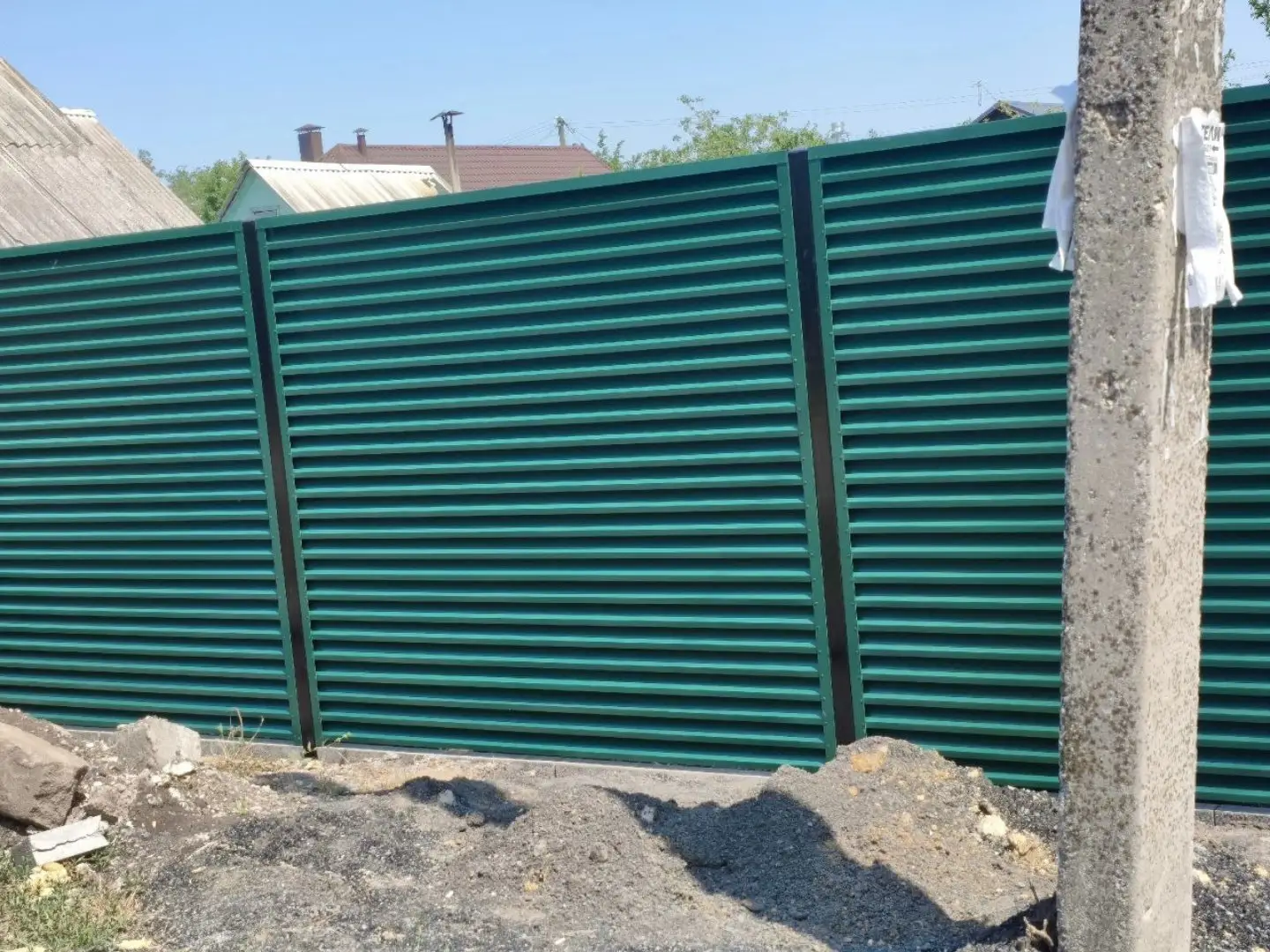 Забор-жалюзи из ламелей ЭКО-Z 24м RAL6005 Зеленый Мох фото 1 в Липецке