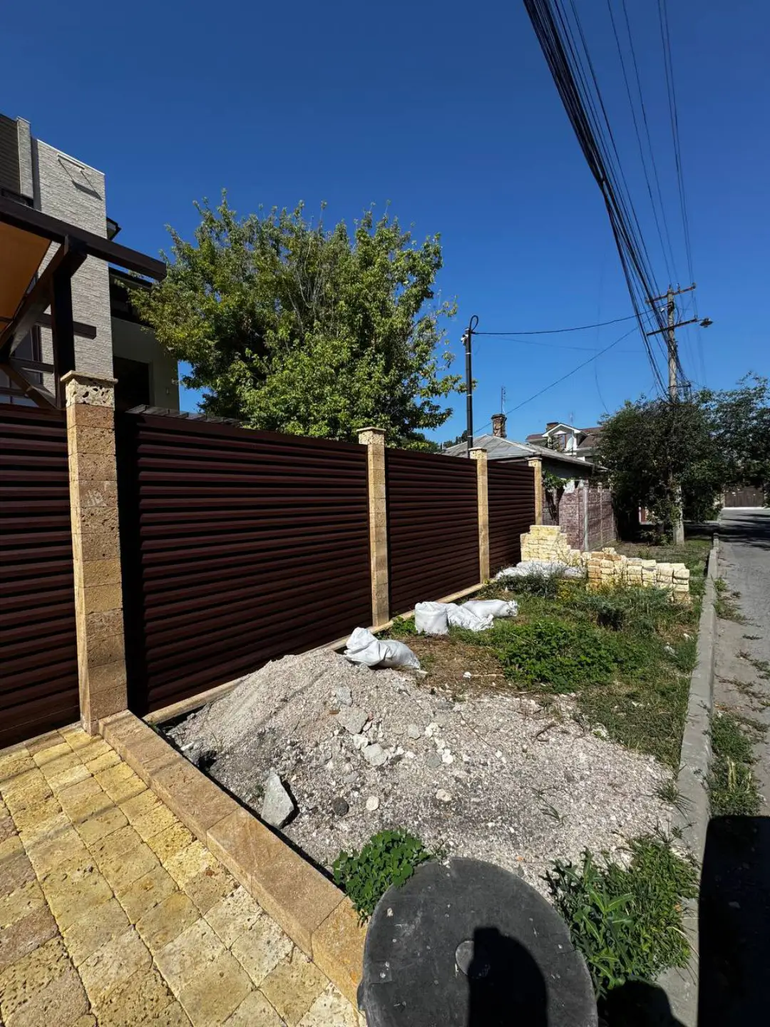 Забор-жалюзи из ламелей Реснички 12м RAL8017 Шоколад МАТТЕ фото 5 в Липецке